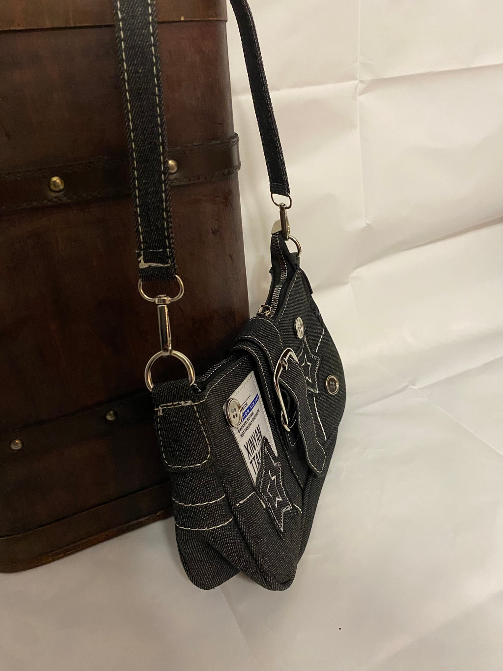 Y2k-mode axelväska med stjärndetaljer