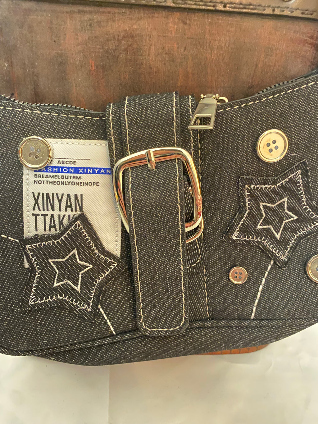 Y2k-mode axelväska med stjärndetaljer