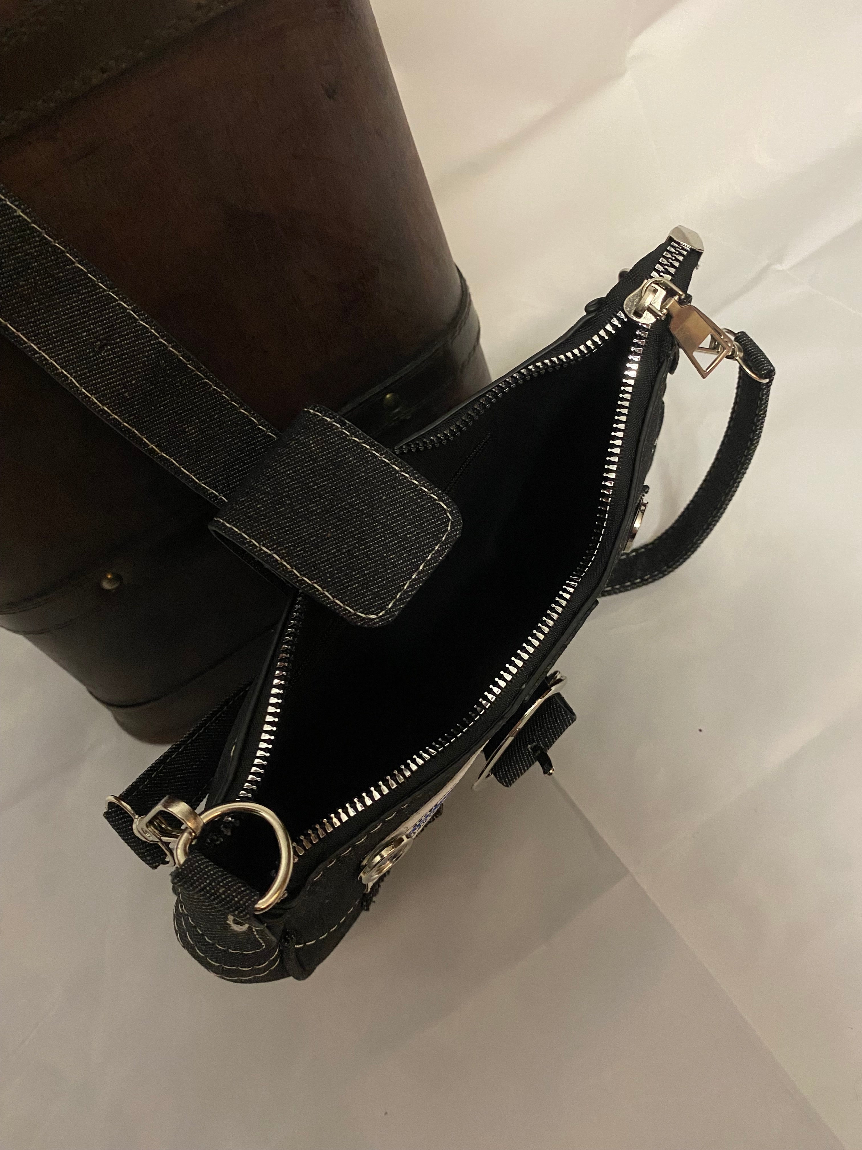 Y2k-mode axelväska med stjärndetaljer